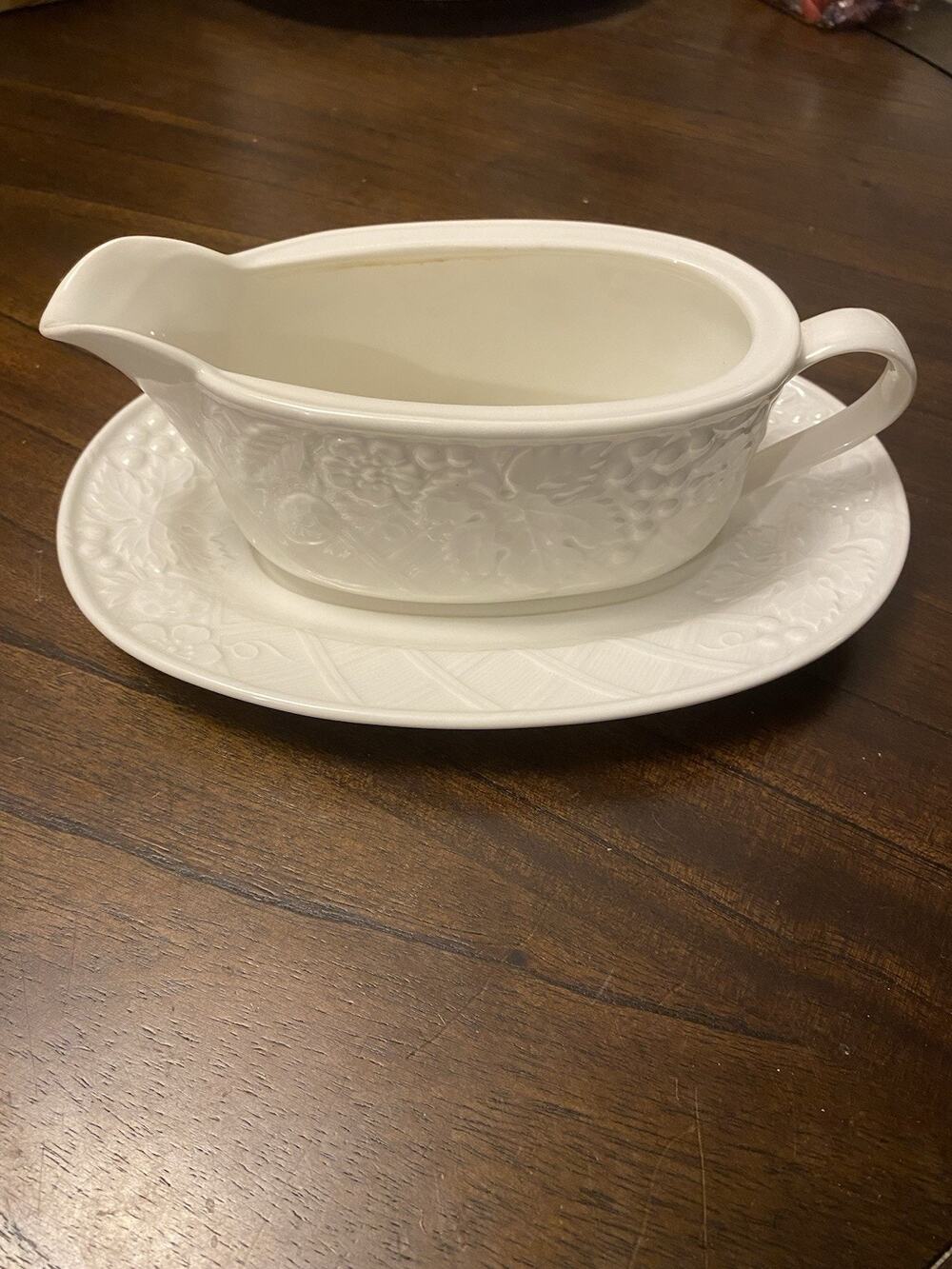 Mikasa English Countryside DP900 Porcelain White Gravy Boat & Underplate 8 oz